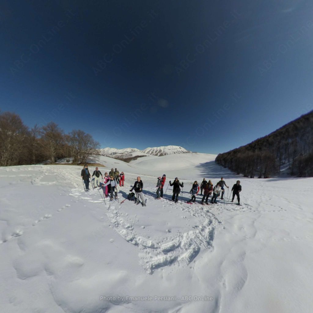 Schneeschuhlaufen in Castelluccio