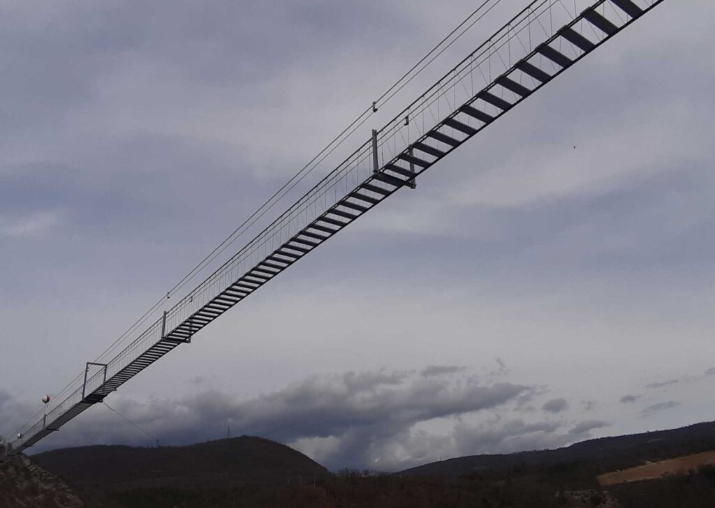 Tibetische Brücke und Sellano